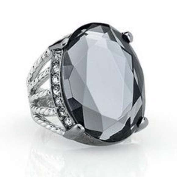 Lia Sophia Jewelry - Lia Sophia Lunette ring size 7 Lia Sophia Jewelry - Lia Sophia Lunette ring size 7